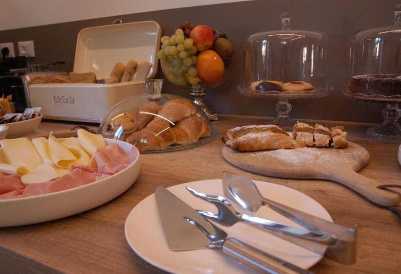 ベッドアンドブレックファースト La Villa Charme & Pleasure