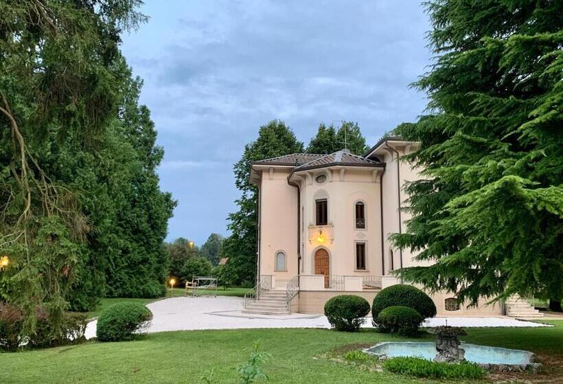 ベッドアンドブレックファースト La Villa Charme & Pleasure