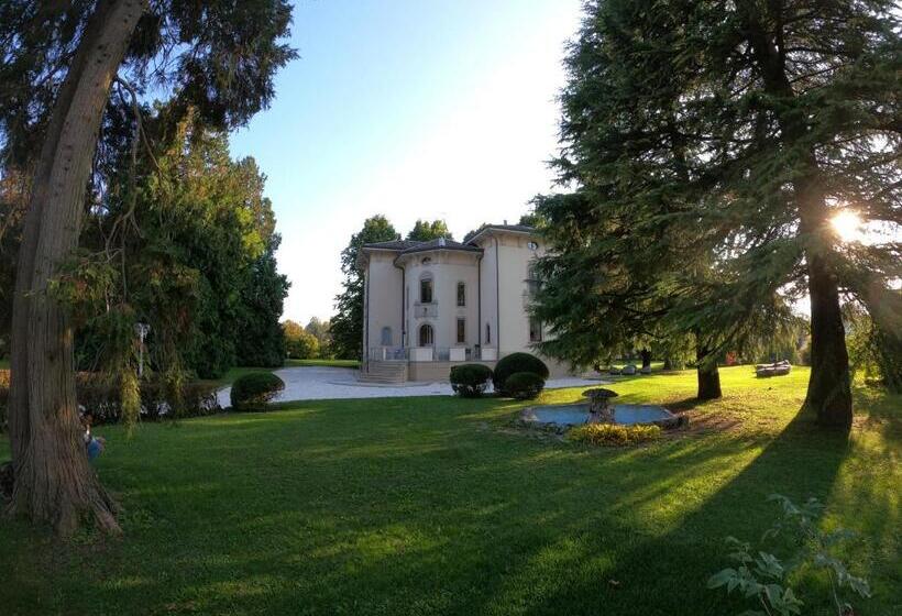 ベッドアンドブレックファースト La Villa Charme & Pleasure