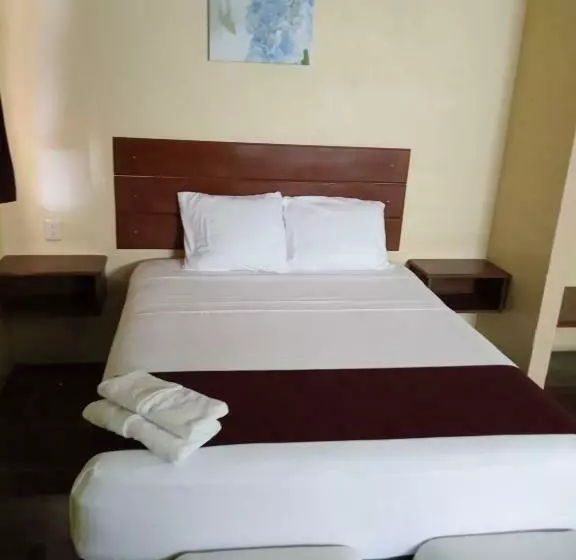 هتل Las Flores Campeche