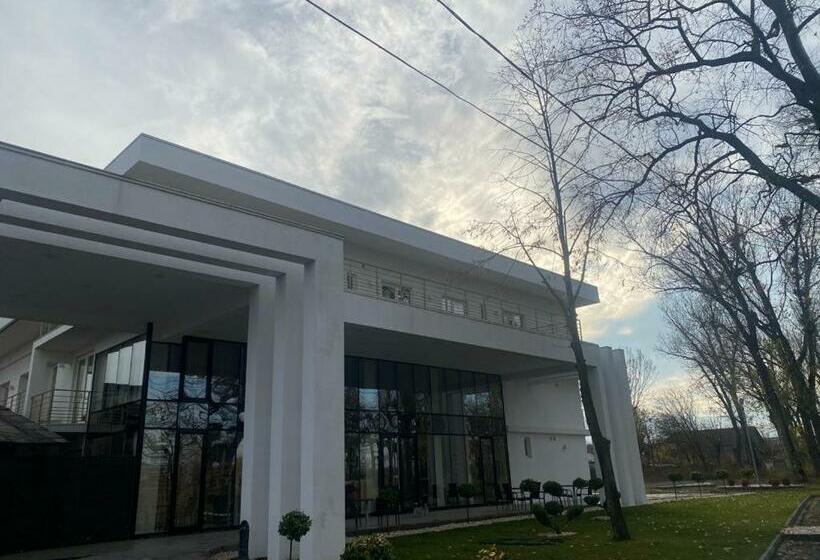 هتل Ocaua Lui Cuza