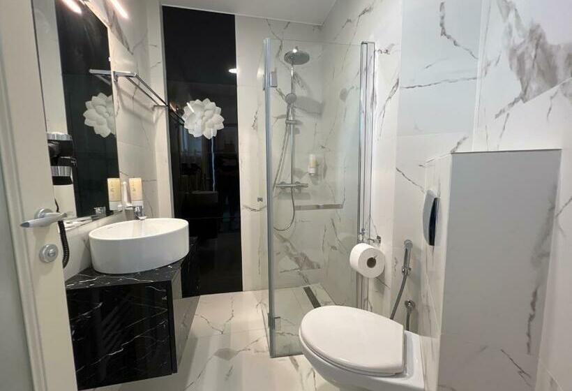 هتل Ocaua Lui Cuza