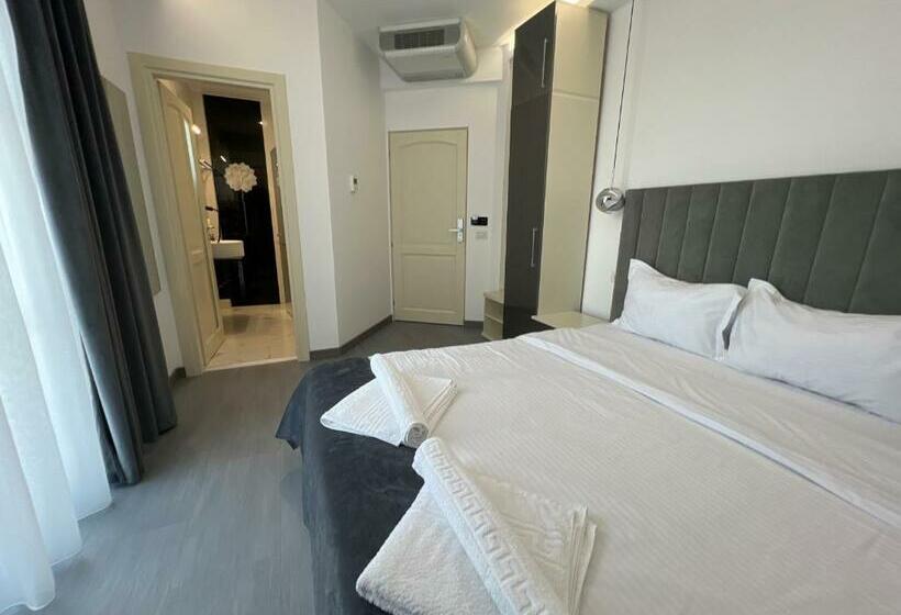 هتل Ocaua Lui Cuza