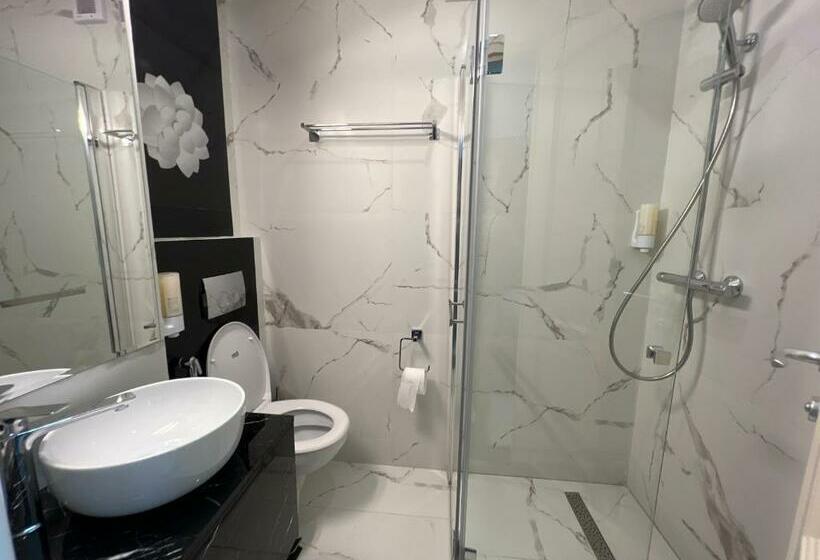 هتل Ocaua Lui Cuza