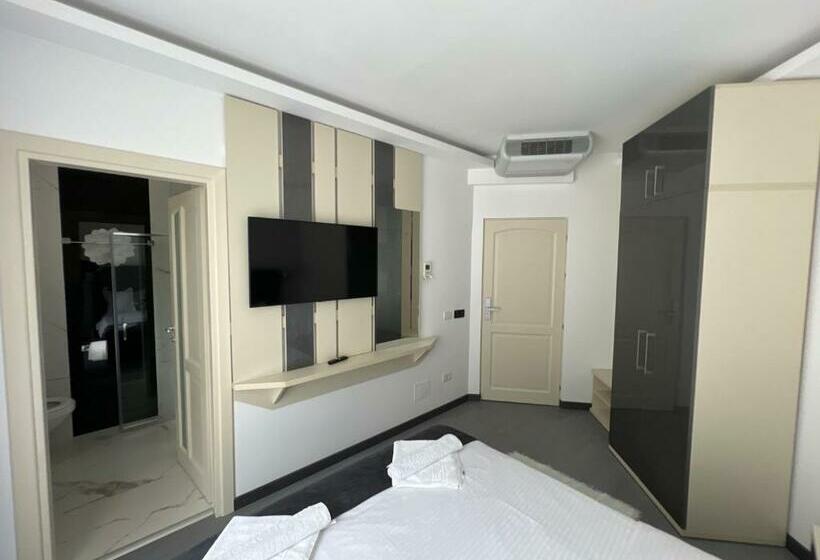 هتل Ocaua Lui Cuza