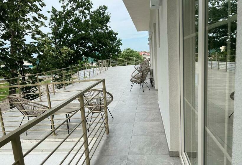 هتل Ocaua Lui Cuza