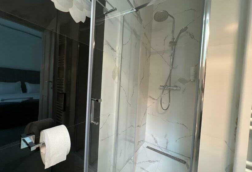 هتل Ocaua Lui Cuza