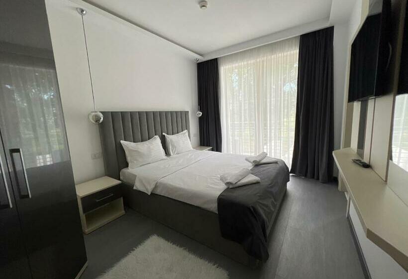 هتل Ocaua Lui Cuza