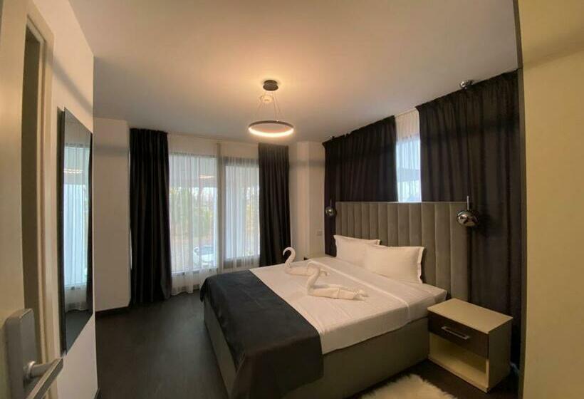 هتل Ocaua Lui Cuza