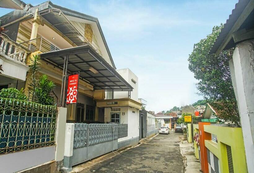 בית מלון כפרי Oyo 90771 Mess 19 Syariah