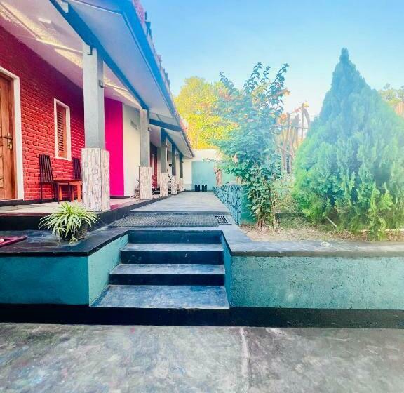 פנסיון Moon Harbour Inn