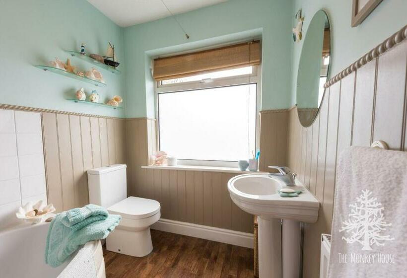 The Monkey House B&b