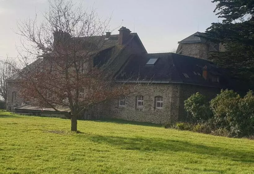 Hotelli Château De Surville