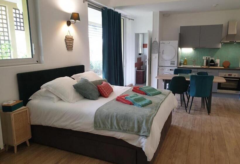 Отель Château De Surville