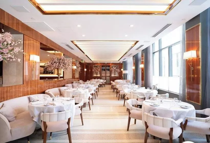 ホテル The Beatrice