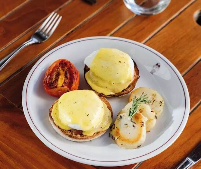 ホテル The Beatrice