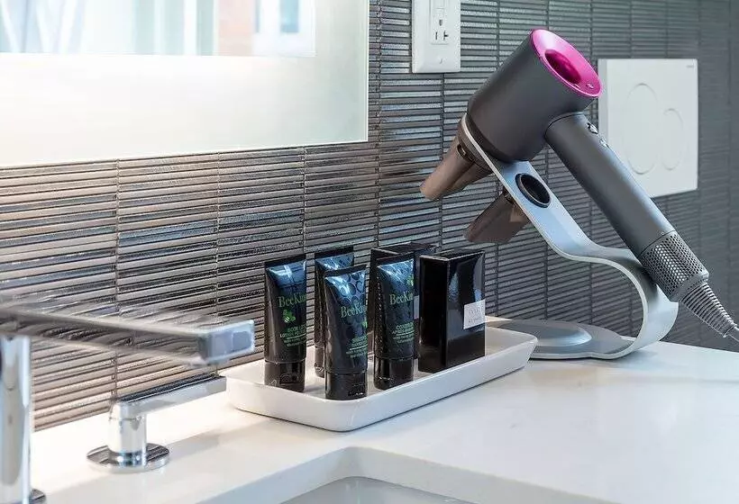 ホテル The Beatrice