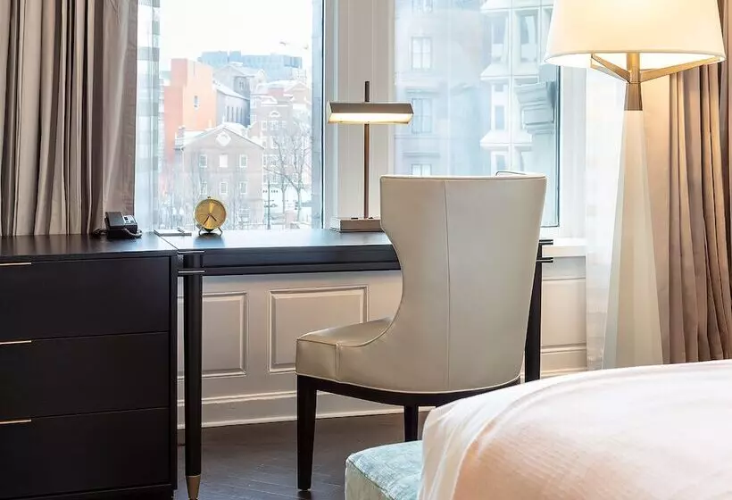 ホテル The Beatrice