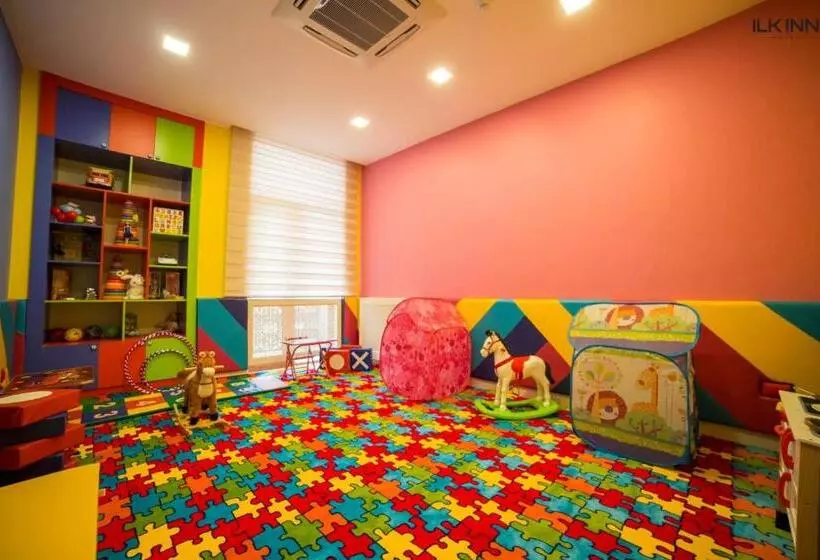 هتل Ilk Inn