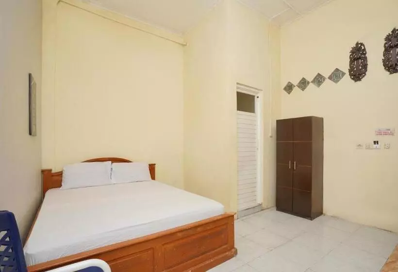 Hotelli Koolkost Syariah Near T1 Juanda Airport 3