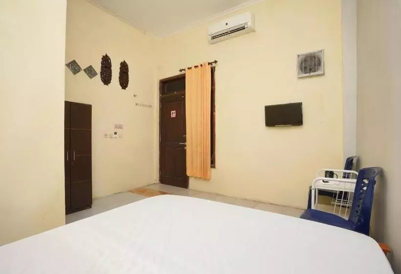 Hotelli Koolkost Syariah Near T1 Juanda Airport 3