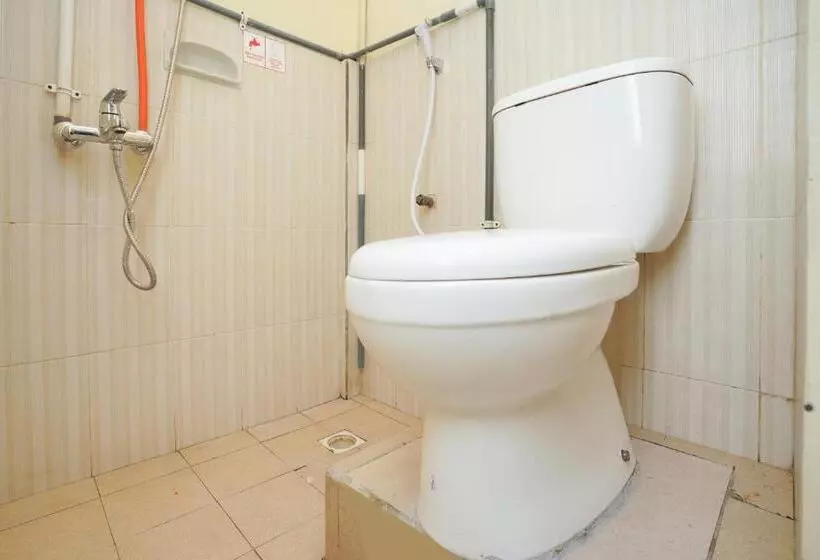 Hotelli Koolkost Syariah Near T1 Juanda Airport 3