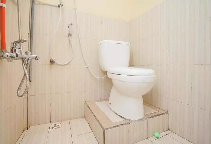 Hotelli Koolkost Syariah Near T1 Juanda Airport 3