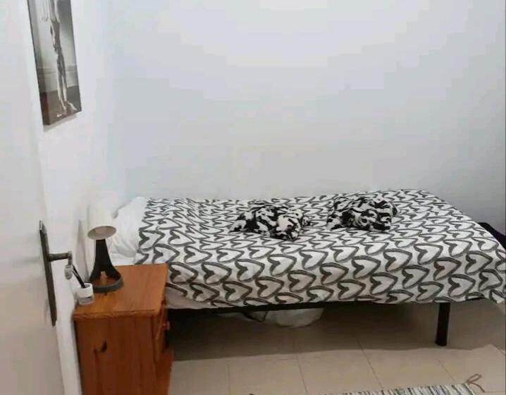 پانسیون Camera Privata Singola In Appartamento, Bagno In Comune, Aria Condizionata Caldo Freddo, Wifi, Tv