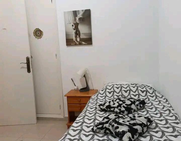 پانسیون Camera Privata Singola In Appartamento, Bagno In Comune, Aria Condizionata Caldo Freddo, Wifi, Tv