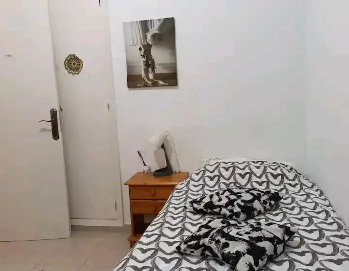 پانسیون Camera Privata Singola In Appartamento, Bagno In Comune, Aria Condizionata Caldo Freddo, Wifi, Tv