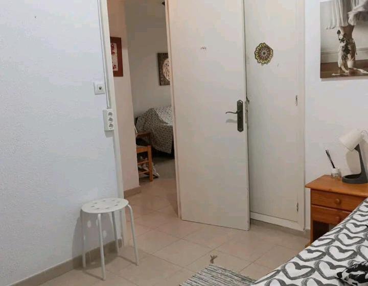 پانسیون Camera Privata Singola In Appartamento, Bagno In Comune, Aria Condizionata Caldo Freddo, Wifi, Tv