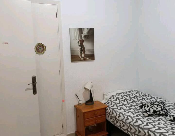 پانسیون Camera Privata Singola In Appartamento, Bagno In Comune, Aria Condizionata Caldo Freddo, Wifi, Tv