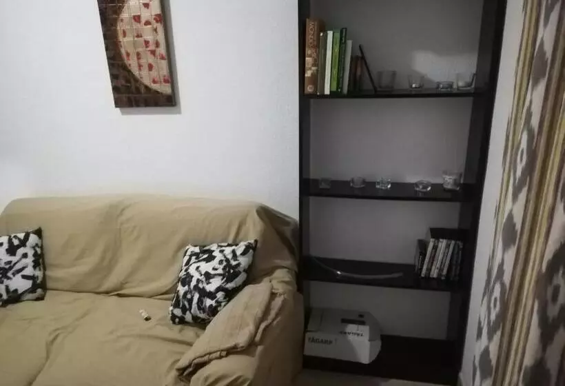 پانسیون Camera Privata Singola In Appartamento, Bagno In Comune, Aria Condizionata Caldo Freddo, Wifi, Tv
