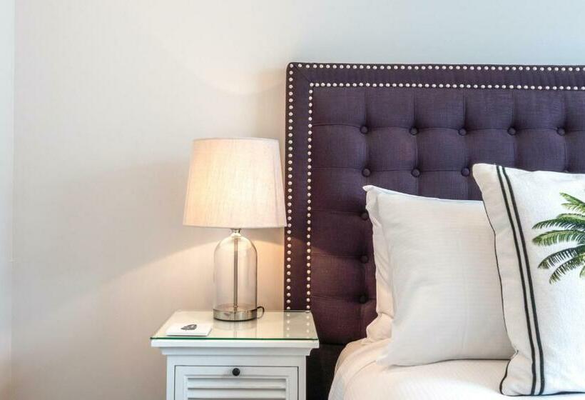 Пансион Hampton Court