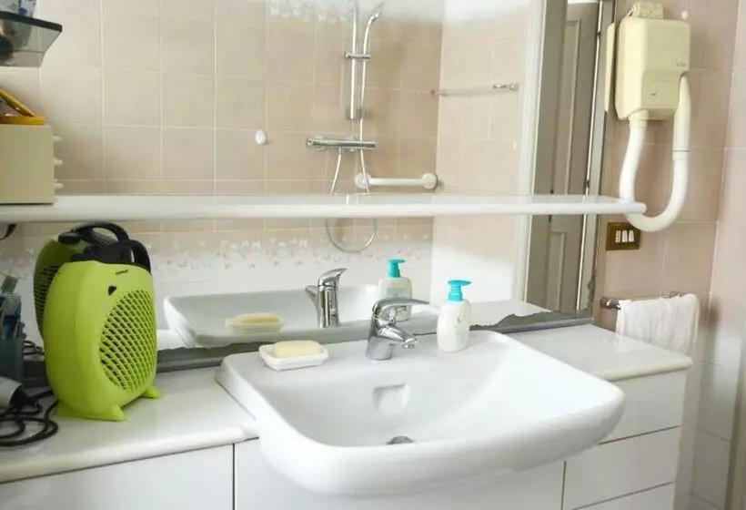 پانسیون L Alloggio Di Anna Maria. Camera Con Bagno Privato