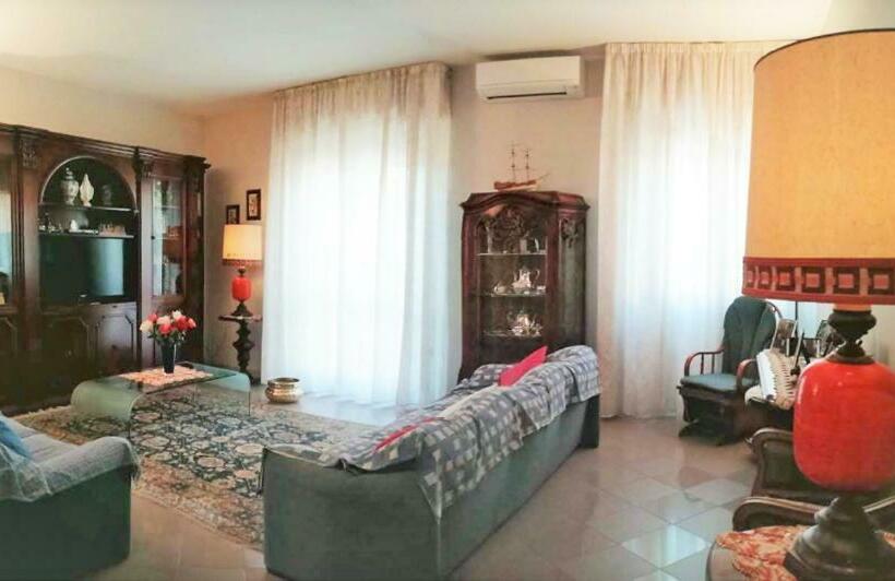 פנסיון L Alloggio Di Anna Maria. Camera Con Bagno Privato