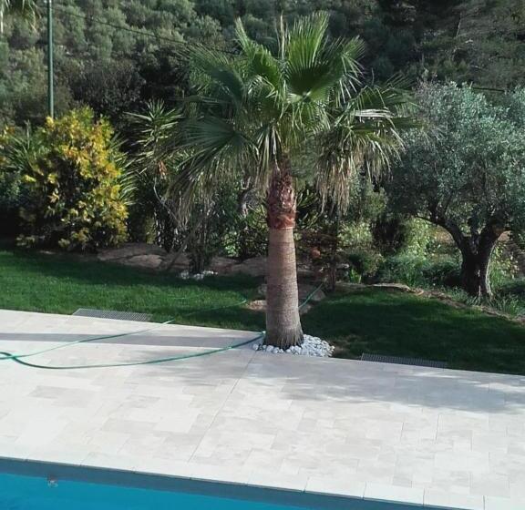 민박 La Bastide De L Oliveraie