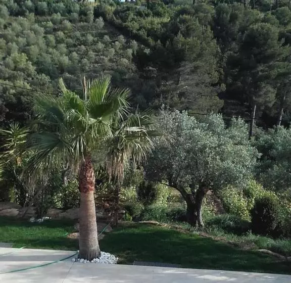 Aamiaismajoitus (B&B) La Bastide De L Oliveraie