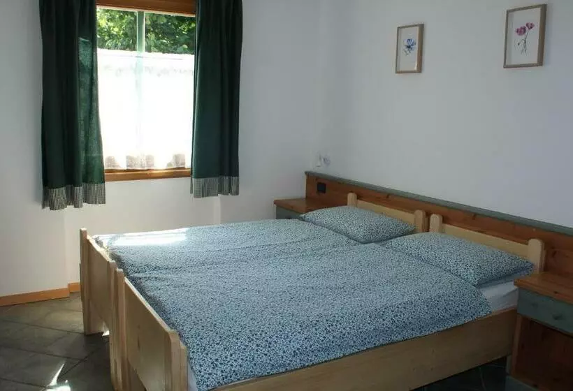 Hotelli Agritur Volpaia Rooms And Apartments