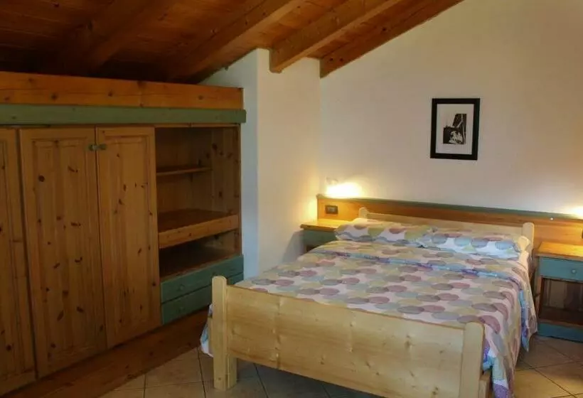 Hotelli Agritur Volpaia Rooms And Apartments