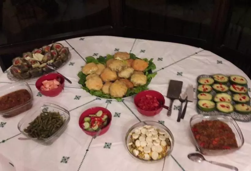 Majatalo Le Chêne D´azrou