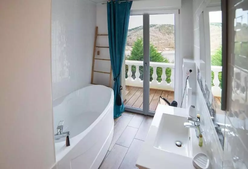 Majatalo Ma Villa Au Bord De L Eau