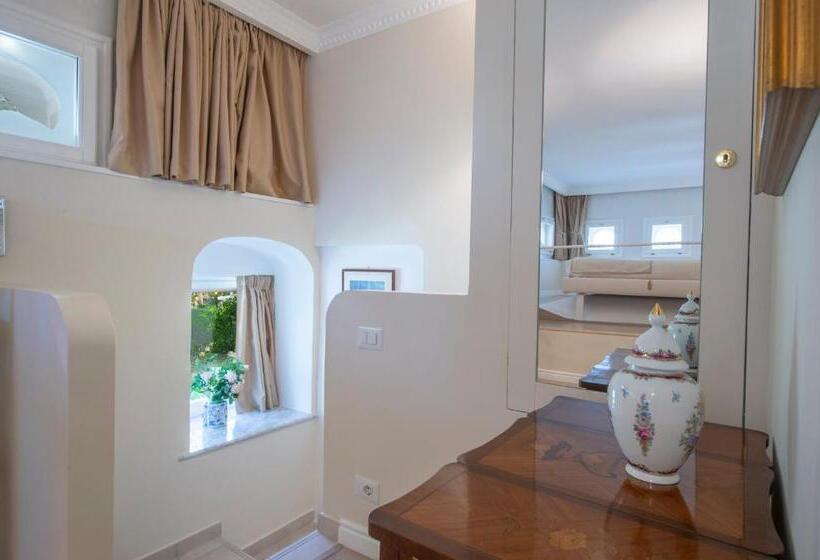 פנסיון Villa Lauro Old Chapel