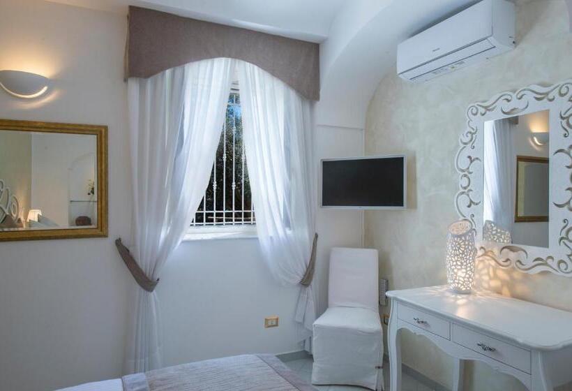 פנסיון Villa Lauro Old Chapel