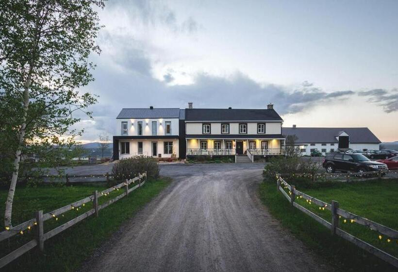 ユースホステル Les Ancêtres Auberge & Restaurant