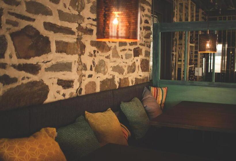 ユースホステル Les Ancêtres Auberge & Restaurant