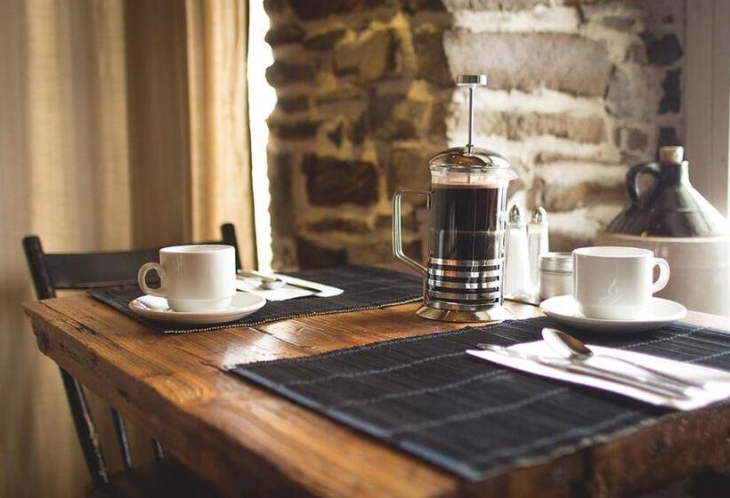 ユースホステル Les Ancêtres Auberge & Restaurant