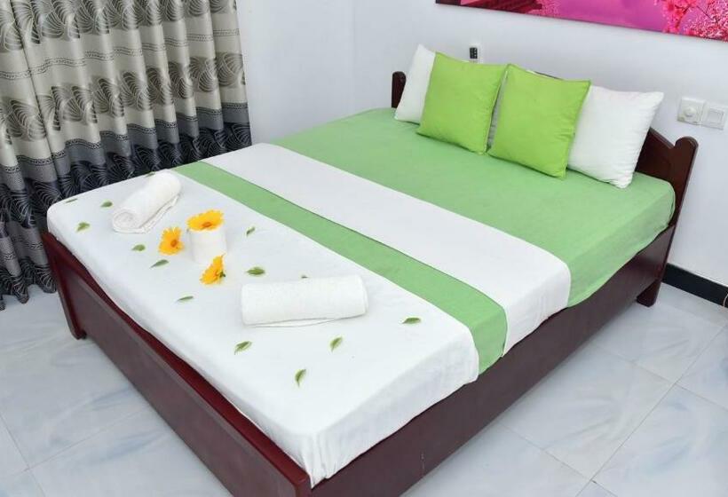 Vandrarhem Sayare Inn