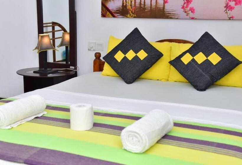 Vandrarhem Sayare Inn