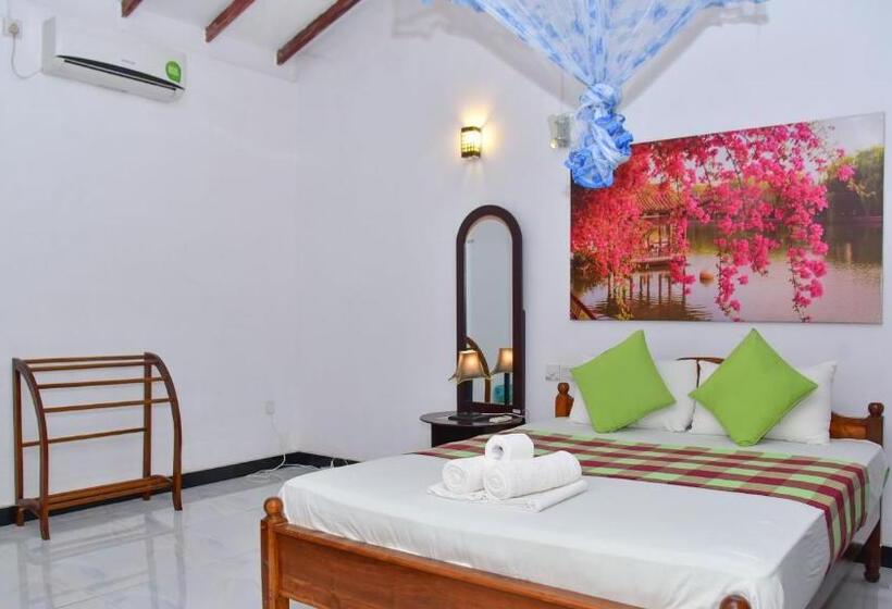 Vandrarhem Sayare Inn